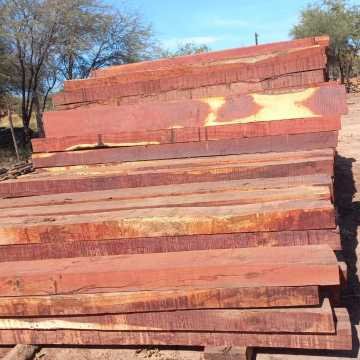 Durmientes de quebracho colorado y quebracho blanco