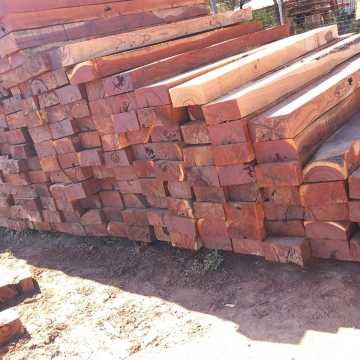 Durmientes de quebracho colorado y quebracho blanco